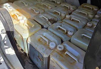 Narkotyki w płynie? Policjanci zatrzymali  samochód z zaskakującym ładunkiem