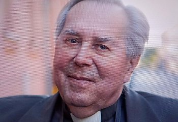 Jak się dostać drabiną do nieba? Kujawsko-Pomorskie Centrum Kultury zaprasza na spotkanie z  ks. Franciszkiem Kameckim