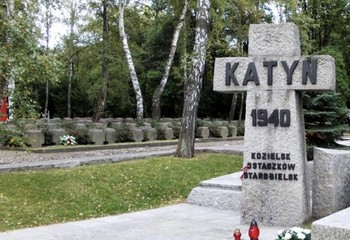 Czy prawda o Katyniu wciąż żywa? Spotkanie z wybitnym historykiem w Bydgoszczy