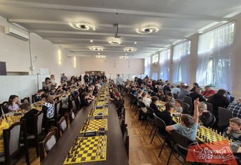 Emocje na planszy! Szachowy turniej w Łojewie przyciągnął tłumy