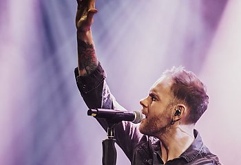 Wieczór z głosem i historią – Marcin Staszek na scenie Światłowni