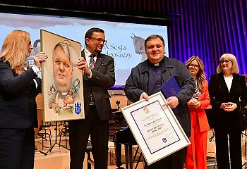 Ks. Sławomir Bar Bydgoszczaninem Roku! Wyróżnienie przyznano w czasie urodzinowej Sesji Rady Miasta