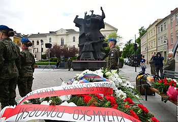 Bydgoszcz czci 81. rocznicę zakończenia II wojny światowej.  Uroczystości i specjalny film od IPN