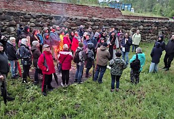 Deszcz nie przeszkodził miłośnikom historii. Koronowska Noc Muzeów z finałem na zamku w Nowym Jasińcu