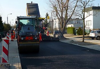 Bydgoszcz utwardza kolejne ulice. Prace trwają na Osowej Górze, Błoniu, Jarach i Glinkach