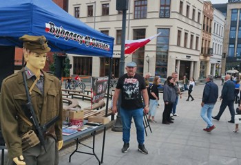 Bydgoszcz oddaje hołd bohaterom: Pilecki i Szary na Mostowej