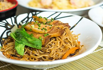 Szybki obiad w azjatyckim stylu - jak urozmaicić menu, gdy brakuje Ci czasu na gotowanie?