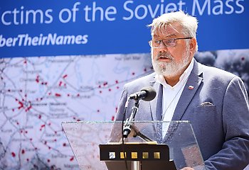 Rodziny w samolocie mają siedzieć razem bez dopłat. Unia porozumiała się w sprawie praw pasażerów