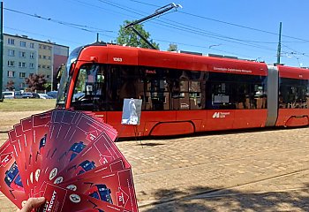 Bydgoski tramwaj  wyjechał na śląskie tory tory. „Banek” wozi już pasażerów