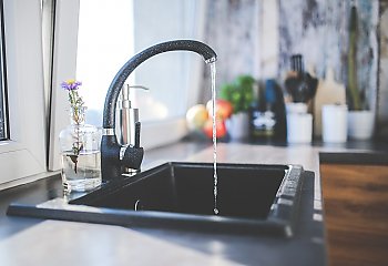 Wójt Osielska uspokaja mieszkańców: woda jest zdatna do picia