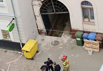 Uszkodzona kamienica przy Sienkiewicza. Ulica zamknięta do odwołania