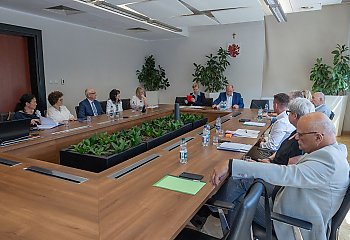 Szpitale pod lupą samorządu. Marszałek spotkał się z dyrektorami siedmiu placówek