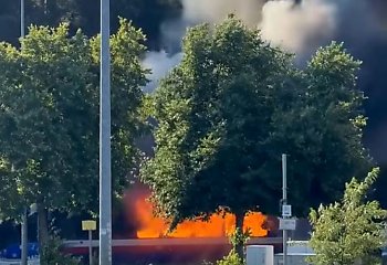 Autobus spłonął w bydgoskim Fordonie. Kierowca i pasażerka zdążyli wysiąść