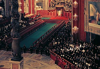 [NIEDZIELA Z TYGODNIKIEM] Czy świeccy mają zastąpić księży? Tego Sobór nie powiedział