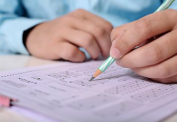 Egzaminator po 30 latach przerywa milczenie. „Problemem nie są uczniowie ani egzaminatorzy. Problemem jest system”