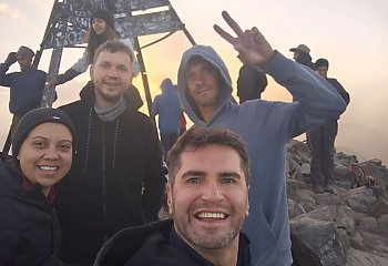 Rower zatrzymała żandarmeria, ale i tak weszli na szczyt! Jebel Toubkal zdobyty w 2,5 godziny