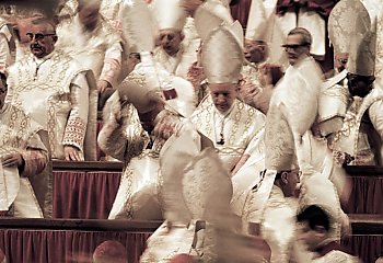 [NIEDZIELA Z TYGODNIKIEM] Czy wszystkie religie prowadzą do Boga? Tego Sobór nie powiedział