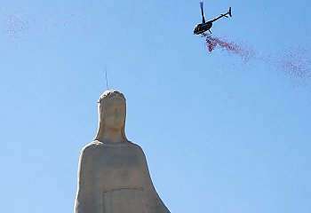 Najwyższa w Europie figura Maryi poświęcona w Konotopiu. Przybyło około dwóch tysięcy wiernych