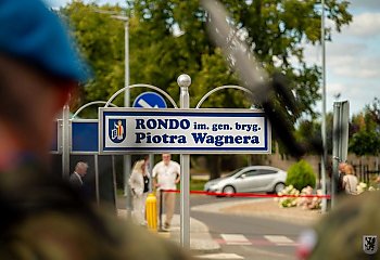 Z Bydgoszczy do Sępólna Krajeńskiego. Uhonorowano gen. Piotra Wagnera