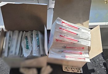 Sterydy, psychotropy i leki sprzedawane przez internet. CBZC rozbiło grupę, dziewięć osób z zarzutami