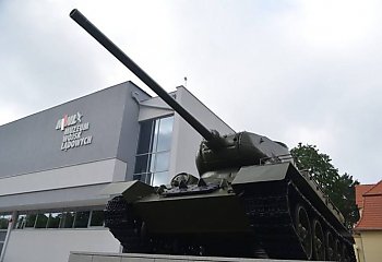 Dyrektor Muzeum Wojsk Lądowych zrezygnował. Wcześniej prokuratura skierowała przeciwko niemu akt oskarżenia