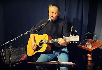 Ze Światłownią w kolejny rejs...  Marcin Białczyk wraca z koncertem w morskich klimatach