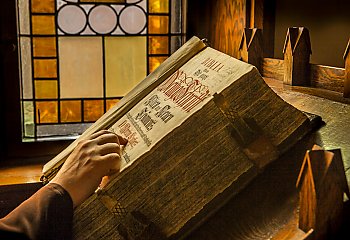 Skarb ukryty w okładce. Niezwykła historia bydgoskiej biblioteki bernardynów