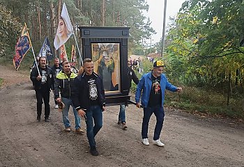 Z różańcem przez Bydgoszcz. Kim są Wojownicy Maryi? [WIDEO]