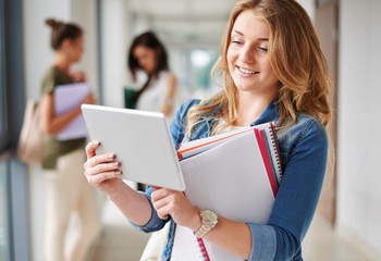 Studenci z rentą rodzinną muszą pamiętać o terminie. Dokumenty do końca października