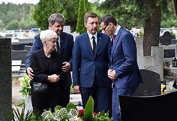 Premier RP uczestniczył w pogrzebie Zenona Schreibera [ZDJĘCIA]