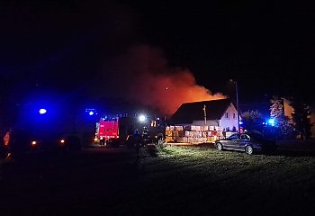Płonie stodoła w Lipnikach