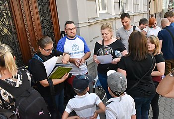 Wskazówek szukali pod rondem Jagiellonów. Drugi etap gry miejskiej „Most Królowej Jadwigi” [ZDJĘCIA]