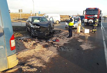 Wypadek w Grucznie. Dwie osoby trafiły do szpitala