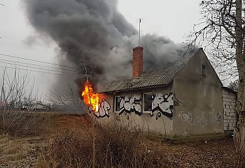Ogień w budynku przy ul. Skośnej  [AKTUALIZACJA]