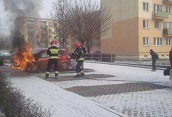 Pożar osobówki na Czackiego [ZDJĘCIA]