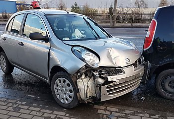 Zderzenie aut na ulicy Szubińskiej [ZDJĘCIA]