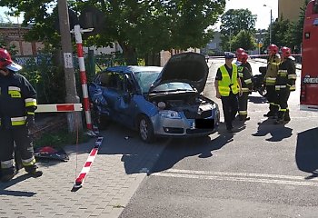 Wypadek na przejeździe kolejowym [ZDJĘCIA]