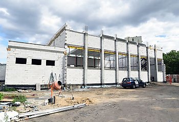 Montują dach na nowej sali sportowej przy ul. Granicznej
