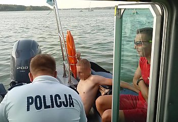Akcja w Pieczyskach. „Wodniacy” uratowali dwóch mężczyzn