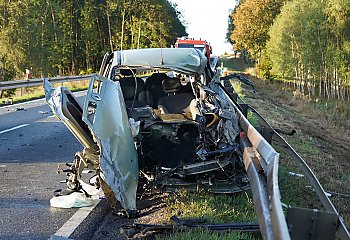 Wypadek trzech aut w Wąsoszu. Dwie osoby w szpitalu [ZDJĘCIA]