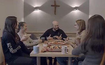 Chrześcijańska Grupa Młodych „WIĘCEJ” zaprasza.  Nowa inicjatywa w parafii jezuitów [VIDEO]