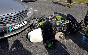 Samochód osobowy i motocykl zderzyły się na ul. Szubińskiej