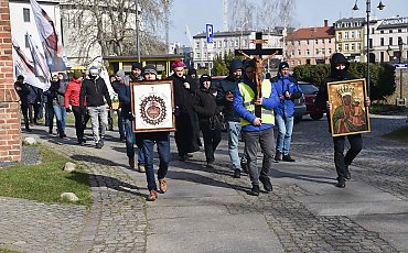 Biskup Włodarczyk zaprasza do udziału we Wspólnym Różańcu Ulicami Miasta
