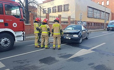Pijany kierowca rozbił się na ulicy Sobieskiego [ZDJĘCIA]