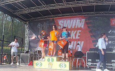 Mariola Raszlińska z Bydgoszczy ze złotym medalem na JBL Triathlon Sieraków