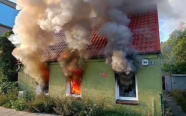 Pożar pustostanu na ul. Grunwaldzkiej w Bydgoszczy [ZDJĘCIA, WIDEO]