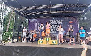 Raszlińska Mariola  z Bydgoszczy ze złotym medalem na JBL Triathlon Sieraków