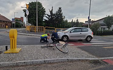 Pijany kierowca potrącił rowerzystę i zbiegł z miejsca zdarzenia. Policja namierzyła sprawcę
