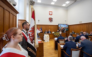 Bydgoszcz z Toruniem zepchnięte do najniższej ligi. Radni województwa apelują do rządu