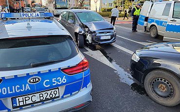 Po pijaku taranował auta w mieście. Próbował uciec, ale trafił na policjantów po służbie